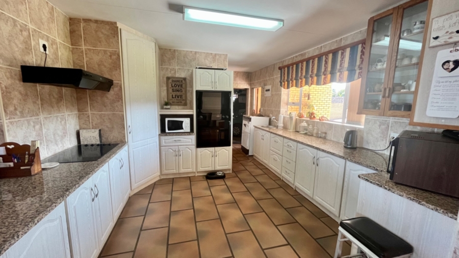 4 Bedroom Property for Sale in Reebok Western Cape